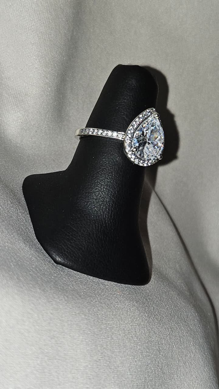 Elegante anillo de compromiso